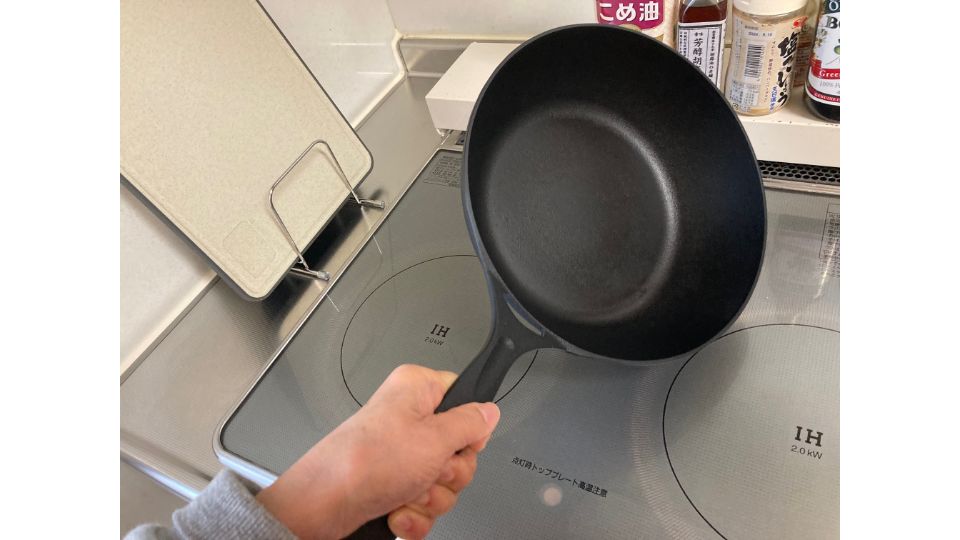 フライパンの順手持ち